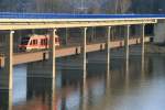 Da die Doppelstockbrcken einmalig in Deutschland sind, gibt es hier noch eine Zoomaufnahme von der Listertal-Brcke im Abendlich und mit Spiegelung im Biggesee. Neben der Listertal-Brcke und der Dumicketal-Brcke ber den Biggesse gibt es noch ein dritte Doppelstockbrcke bei Bullay; 07.03.2009