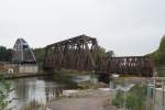 Die alte Eisenbahnbrcke ber den Mittellandkanal in Haldensleben wird bald leider nicht mehr exsistieren,denn links daneben wird schon die neue zusammen geschweit.Stand 03.10.2009