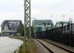 Hamburger Impressionen: der Blick von Sden. Links die Freihafen Elbbrcke, die sich KFZ und Schiene teilen mssen, dahinter der Grenzzaun des Freihafens, dann die Brcken fr Fernverkehr und S-Bahn. 3. 10.2011 