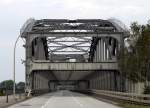 Hamburger Impressionen - die letzte: Freihafenbrcke ber die Elbe, nur am Wochenende gefahrlos zu fotografieren.