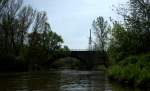 Die Saalebrcke sdlich von Weienfels am 30.04.2012 gegen 16:23 aufgenommen, aus dem langsam treibendem Boot .....