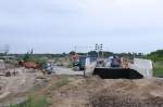 27.5.2012 A10 bei Berlin-Buch. Einbau der neuen Brcke der Niederbarnimer Eisenbahn ber die Autobahn in der Abenddmmerung.