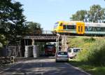 27.8.2012 zwischen Zepernick und Bernau-Friedenstal. Seit Jahren LA-Stelle, sind die letzten Tage der Brcke gezhlt - die Auswechslung steht bevor. Mit Schritt fhrt eine ODEG Richtung Bernau.