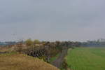 Auf der Rückfahrt von Wesel entdeckte ich die alte Rheinbrücke der ehemaligen Boxteler Bahn.