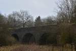 Blick auf eine alte Steinbrücke auf der Westerwaldquerbahn bei Höhn.

Höhn 17.12.2016