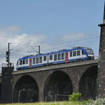 Der Dieseltriebzug 648 299 befuhr Ende Mai 2025 die Duisburg-Hochfelder Eisenbahnbrücke.