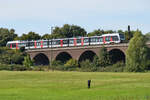 Im Bild der Elektrotriebzug ET 25 2208, welcher Ende September 2025 auf der Duisburg-Hochfelder Eisenbahnbrücke unterwegs war.