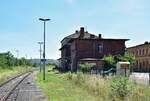 Blick auf das ehemalige Empfangsgebäude in Roßleben.