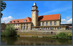 Das Empfangsgebäude des Bahnhofs Zeitz präsentiert am 06.05.2023 nach der Sanierung in neuem Glanz.