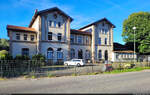 Inzwischen in privater Hand: das Empfangsgebäude des Bahnhofs Scharzfeld. Mit der Stilllegung der Odertalbahn nach Bad Lauterberg halten seit 2005 hier keine Personenzüge mehr. Im Gegenzug wurde im Bad Lauterberger Ortsteil Barbis ein Haltepunkt an der Südharzstrecke gebaut.

🕓 5.9.2023 | 8:24 Uhr
