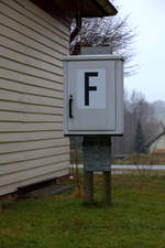 Intakt  zeigt sich hier der Signalfernsprecher in Kleindehsa, Strecke 244, Löbau-Bautzen.