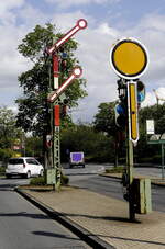 Formsignale des ehemaligen DB-Bahnhofs Radevormwald (KBS 229b) am jetzigen Busbahnhof. Aufnahme vom 28.7.21.