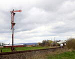 Ein Formsignal an der aktuell stillgelegten Unstrutbahn, nahe Bad Frankenhausen.25.03.2023 14:39 Uhr.
