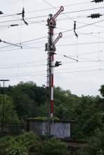 Eines der insgesamt noch 4 erhaltenen Formsignale in Dsseldorf Oberbilk bei der Einfahrt ins Betriebswerk Dsseldorf am 24.05.2008