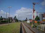 Im Vordergrund das noch letzte Erhaltene Formsignal im Bahnhof Lindern, im Hintergrund sieht man die nun aufgestellten Ks Signale