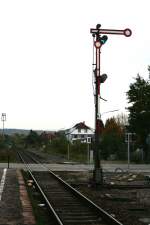 Bahnhof Meckesheim am 12.10.2008 mit altem Formsignal. Vergleich zum Bild vom 4.5.09.