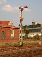 Dieses Formsignal steht in der Nhe des Haldensleber Bahnhofes und ist,noch immer im Betrieb.