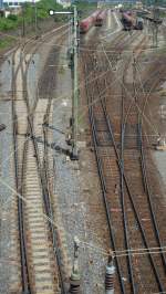 Gleisvorfeld des Wrzburger Gterbahnhofs. Blick Richtung Veitshchheim von der Zeller Brcke aus. Hier stehen die letzten Formsignale im Groraum Franken.