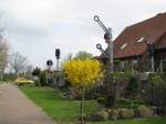 In Rugensee (NWM) an der K 42 sah ich diese Sammlung von Eisenbahnsignale [17.04.2011]