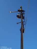 Rckseite eines elektromechanischen Hauptsignals mit elektrischer Beleuchtung.