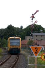 Hp2 zeigt hier das Einfahrtssignal des Bahnhofes Malchow(Mecklenburg), welches gerade eben vom wiederanfahrenden TW der ODEG passiert wird.