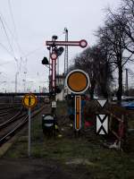 Mini Flügelsignal am 07.12.13 in Hanau Hbf 
