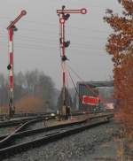 - Verspannt - Ein mit Spanngurten gesichertes Flügelsignal (Niederbiegen, 14.03.2014).