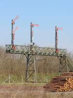 30.3.2014 Müncheberg (Mark) ehemalige Signalbrücke auf dem Gelände der Buckower Kleinbahn