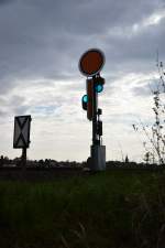 Gegenlichtaufnahme des Vorsignals vom Einfahrsignal des Bahnhof Rheindahlen....gemacht am Samstag den 25.4.2015