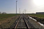 Industriebahn Halle/Queis (IBHQ)    Bevor die Gleise das Industriegebiet erreichen, mündet die Strecke in eine knapp 500 Meter lange Umfahranlage.