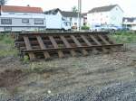 Ein Stck Schiene liegt am 04.06.07 in Neu-Isenburg