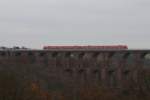 Ein Doppelpack 612er berfhrt am 13.11.09 das Gltzschtalviadukt.