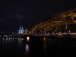Am Abend des 2.1.16 hatte ich endich die Möglichkeit die Hohenzollernbrücke mit Beleuchtung zu fotografieren.