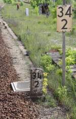 19.5.2012. Berliner Aussenring mit altem Kilometerstein des Gteraussenrings. 34.2 km ab Teltow.