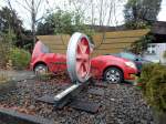 Am Bahnsteig Gleis1 befand dich dann ein sehr schönes Flügelrad als Wahrzeichen des heute verfallenden BW Dillenburg.