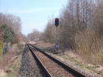Das Vorsignal für das Einfahrsignal von Rövershagen an der Strecke von Graal Müritz am 26.März 2017.