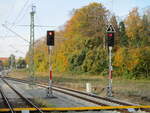 Die beiden Ausfahrsignale von Sassnitz,in Richtung Lancken,am 21.Oktober 2022.