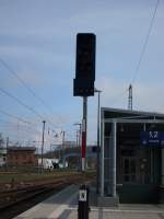 Ein altes DR-Lichtausfahrsignal tut in Bergen/Rgen am 07.04.2008 noch seinen Dienst.