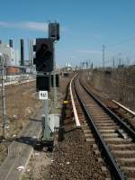 Ausfahrsignal 961 fr die S-Bahn in Richtung Berlin Wedding am 03.April 2010 in Berlin Westhafen.