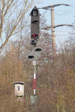 Das Lichtsignal vor dem Bahnhof NEA, dieses Mal im Hochformat.