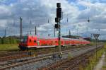  KS Singnal Zeigt Grn  RE Leipzig - Dresden mit 182 025-7 im Hintergrund am 26.08.2012 in Leipzig
