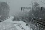 Bei strahlender Sonne gestartet, eine kleine Einkaufsrunde absolvierend, wurde der Fotograf durch eine Blizzard hnliches Schneetreiben berrascht.Eine Herausforderung fr einen Bahnfotografen, aber