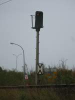 Das Vorsignal vom Stralsunder Hbf fr die Zge aus Richtung Rostock,am 04.November 2013,in Stralsund Grnhufe.