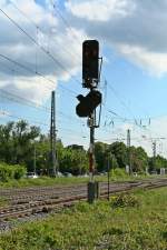 Das Zwischensignal R13 des Bahnhofs Müllheim (Baden), aufgenommen am 14.05.14 in Haltstellung (Hp0).