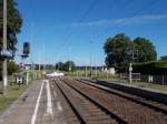 Wegübergangssignale am Bahnsteigende in Groß Kiesow(Strecke Stralsund-Berlin) in Richtung Greifswald am 19.Juli 2014.