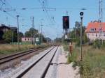 Das Ausfahrsignal N1,von Greifswald,auf dem Hauptgleis Richtung Stralsund am 09.August 2015.Aufnahme vom Bahnsteigende.