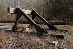 So war es zu DR-Zeiten, Bahnsteiggleise über Schutzweichen und Stumpfgleise mit Prellbock gesichert.
Am 08.04.2016 wurde die Aufnahme am ehemaligen Bahnhof Fichtengrund gemacht.
