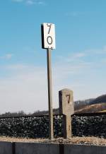 Kilometertafel: 7 Kilometer noch bis zum Bahnhof Neustadt Aisch.