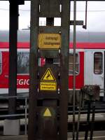 Warnschilder am 07.11.13 in Hanau Hbf 