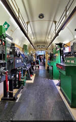 In einem Post- und einem Behelfspackwagen stellt der Eisenbahnclub Aschersleben etliche Signal- und Sicherungstechnik aus.